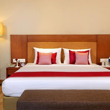 Hotel Park Residency Adoor Adur Esterno foto