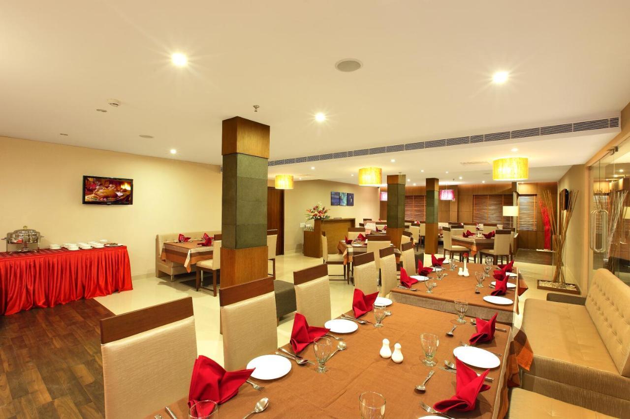 Hotel Park Residency Adoor Adur Esterno foto