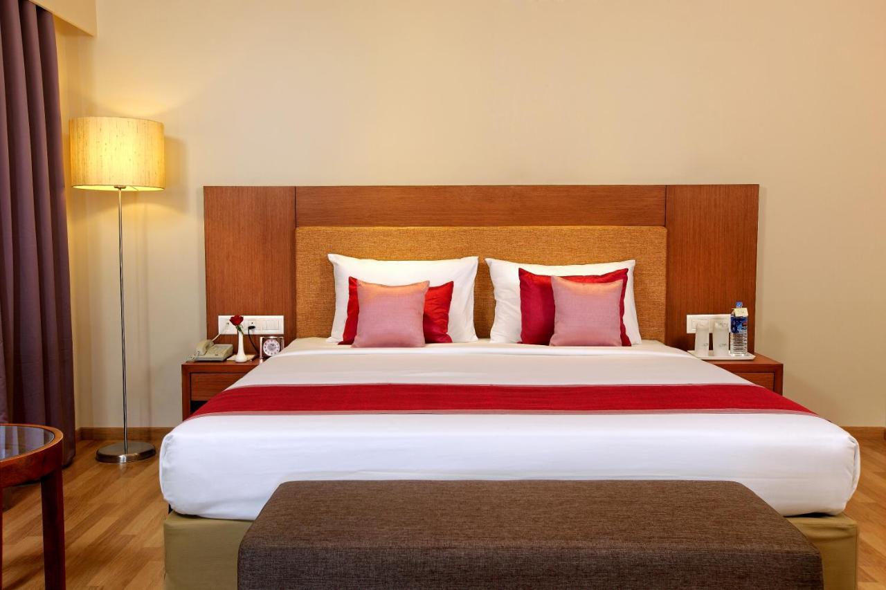 Hotel Park Residency Adoor Adur Esterno foto