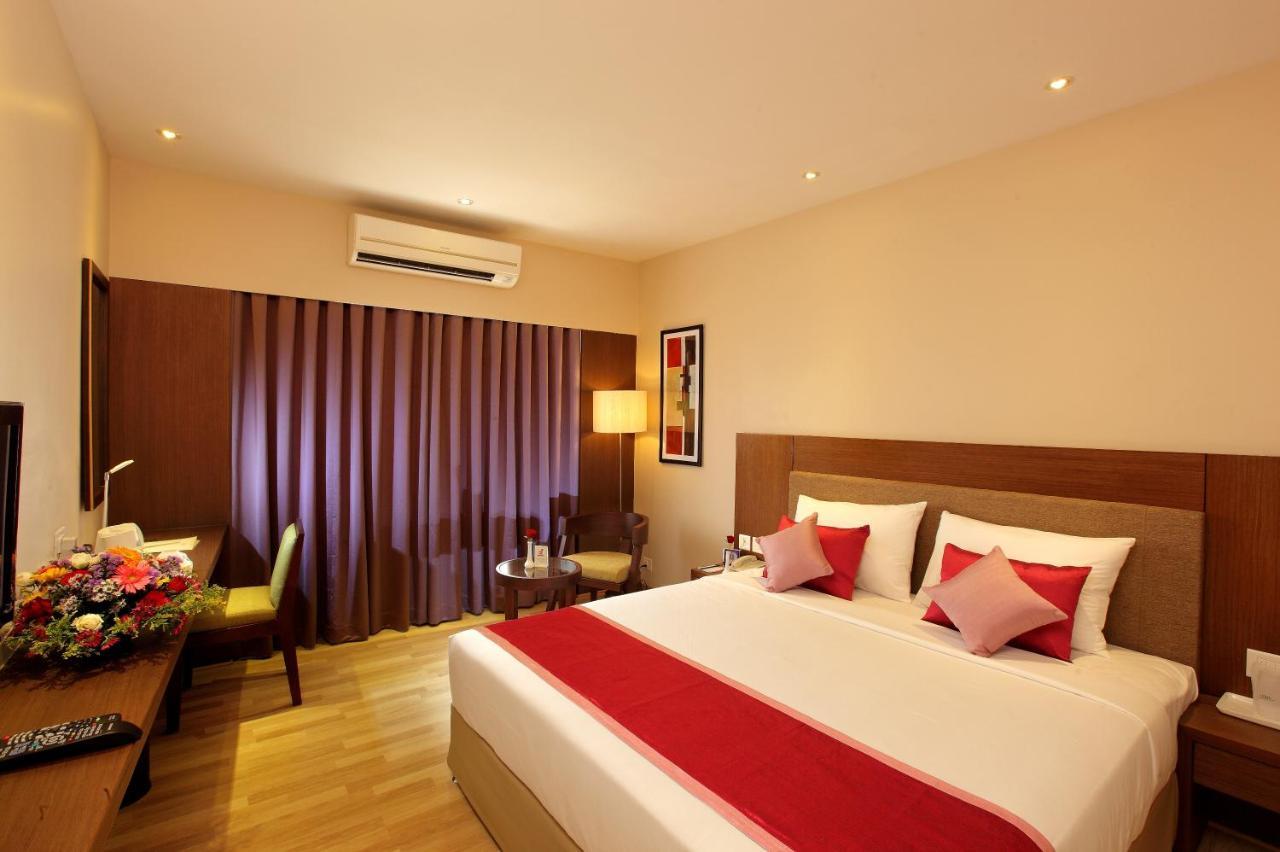 Hotel Park Residency Adoor Adur Esterno foto