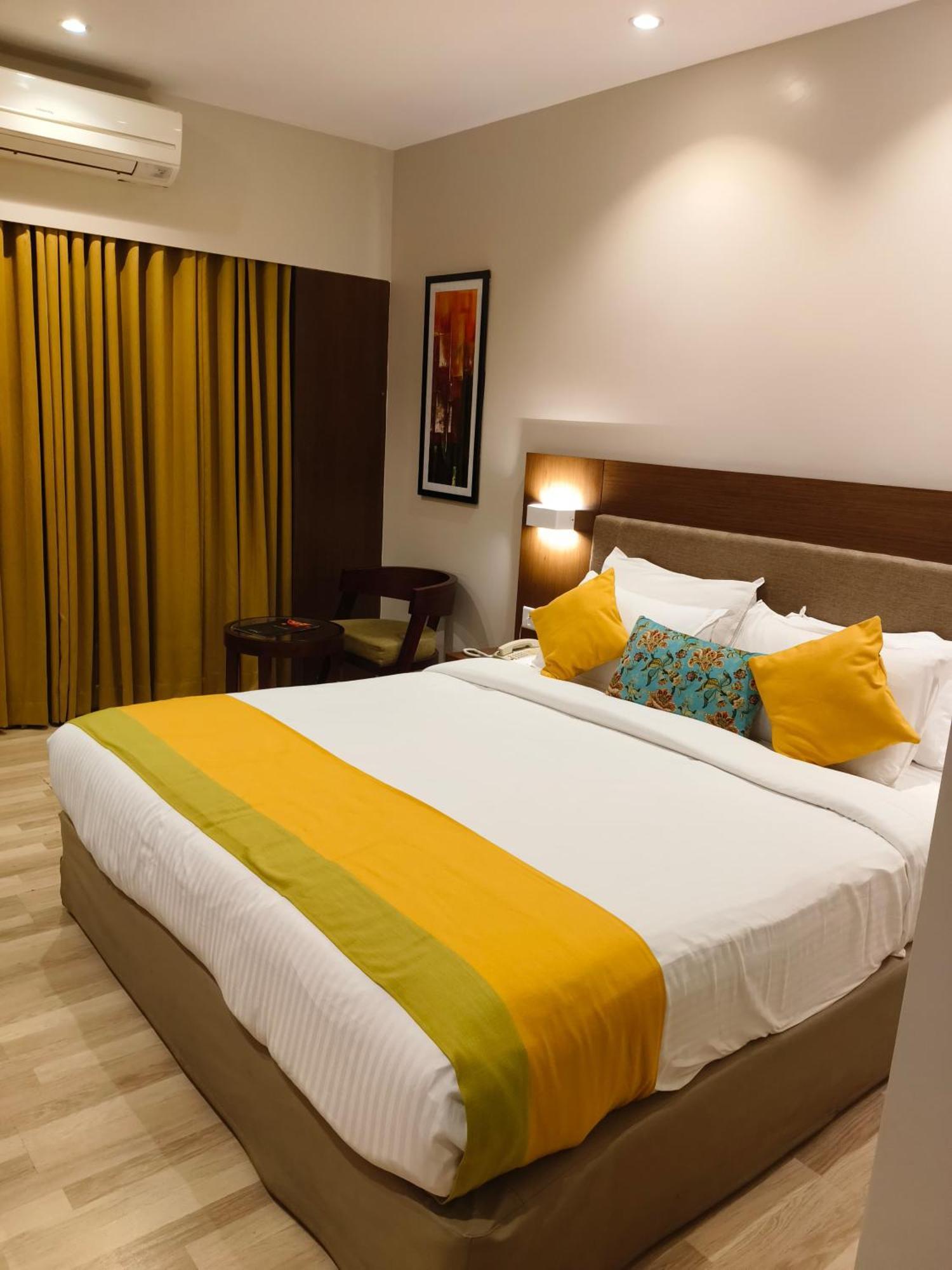 Hotel Park Residency Adoor Adur Esterno foto