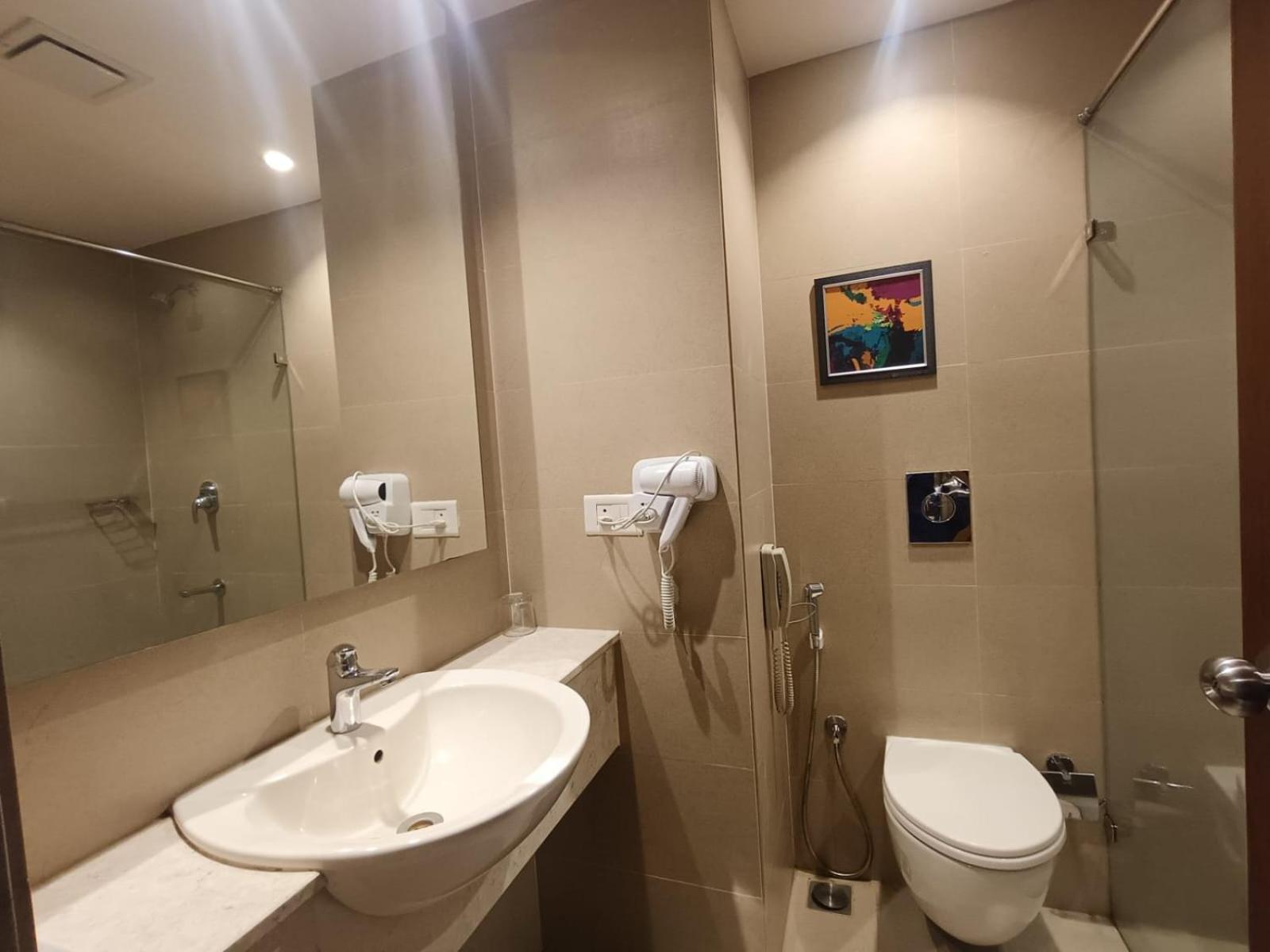 Hotel Park Residency Adoor Adur Esterno foto