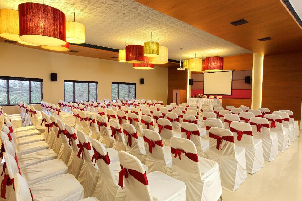 Hotel Park Residency Adoor Adur Esterno foto