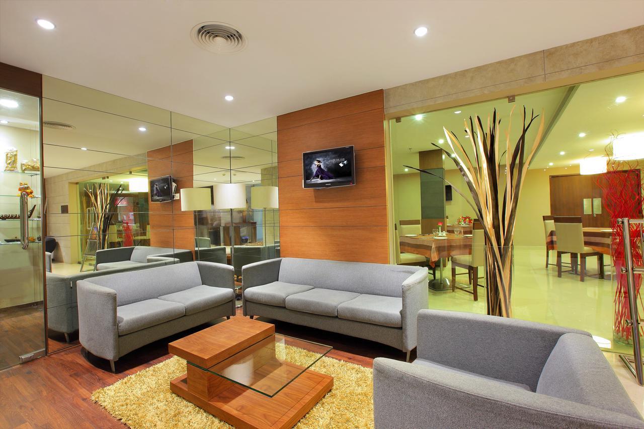 Hotel Park Residency Adoor Adur Esterno foto