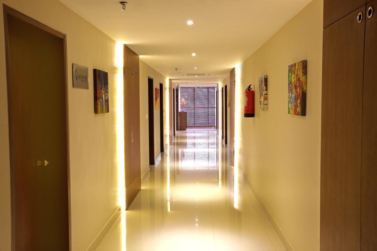 Hotel Park Residency Adoor Adur Esterno foto
