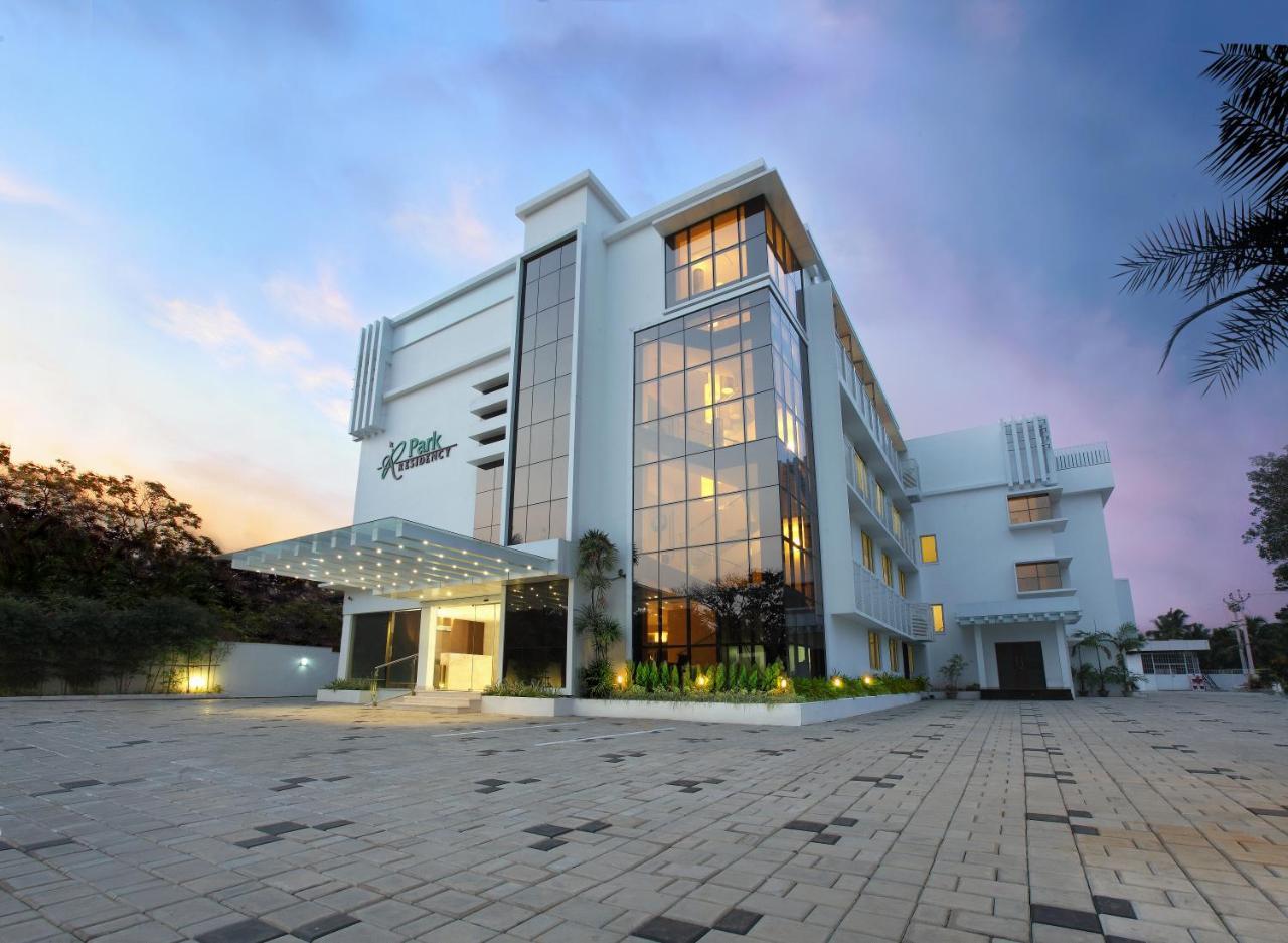 Hotel Park Residency Adoor Adur Esterno foto